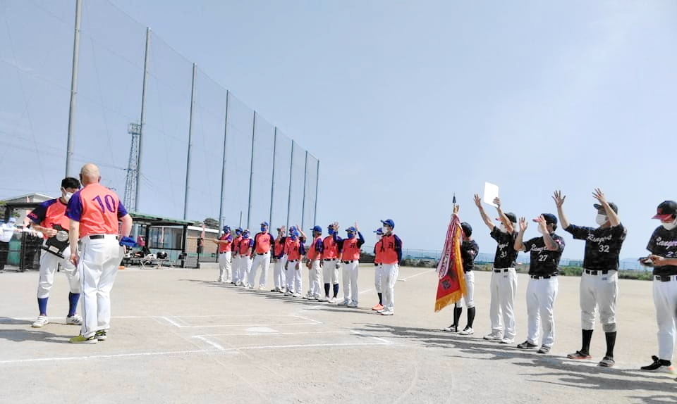 決勝戦後の閉会式では、お互いに称え合う姿がよく見られました(大村市総合運動公園)