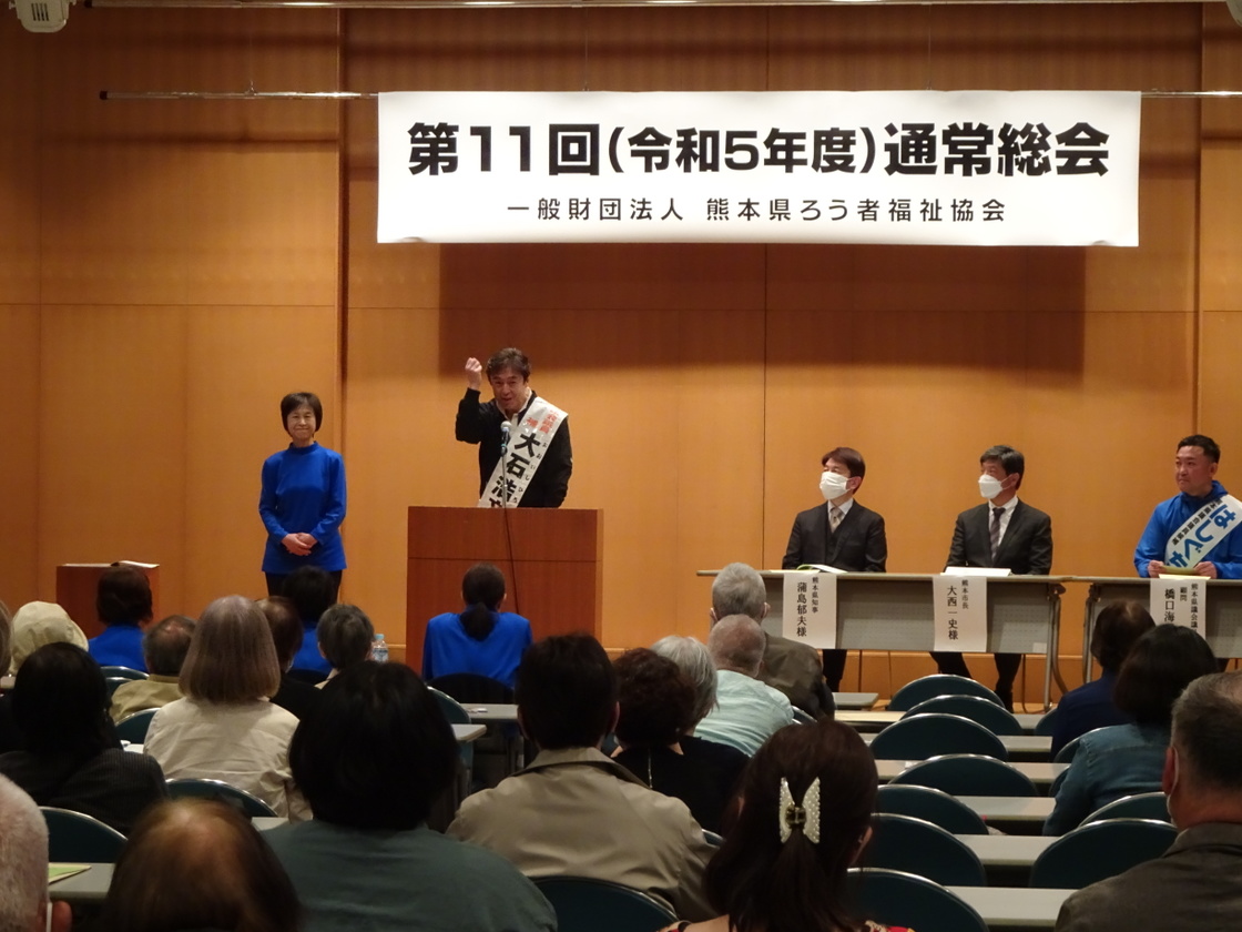 手話で挨拶する大石浩文氏
