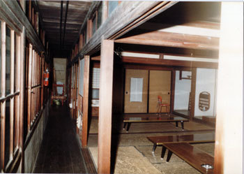 旧ろうあ会館の内部（２階広間と廊下）