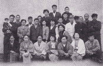 昭和34年3月21日 球磨支部の講演会に集まった球磨支部の会員と講師黒澤先生