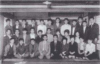 昭和39年4月1日 総会閉会後事後処理に集まった青年部事務委嘱者