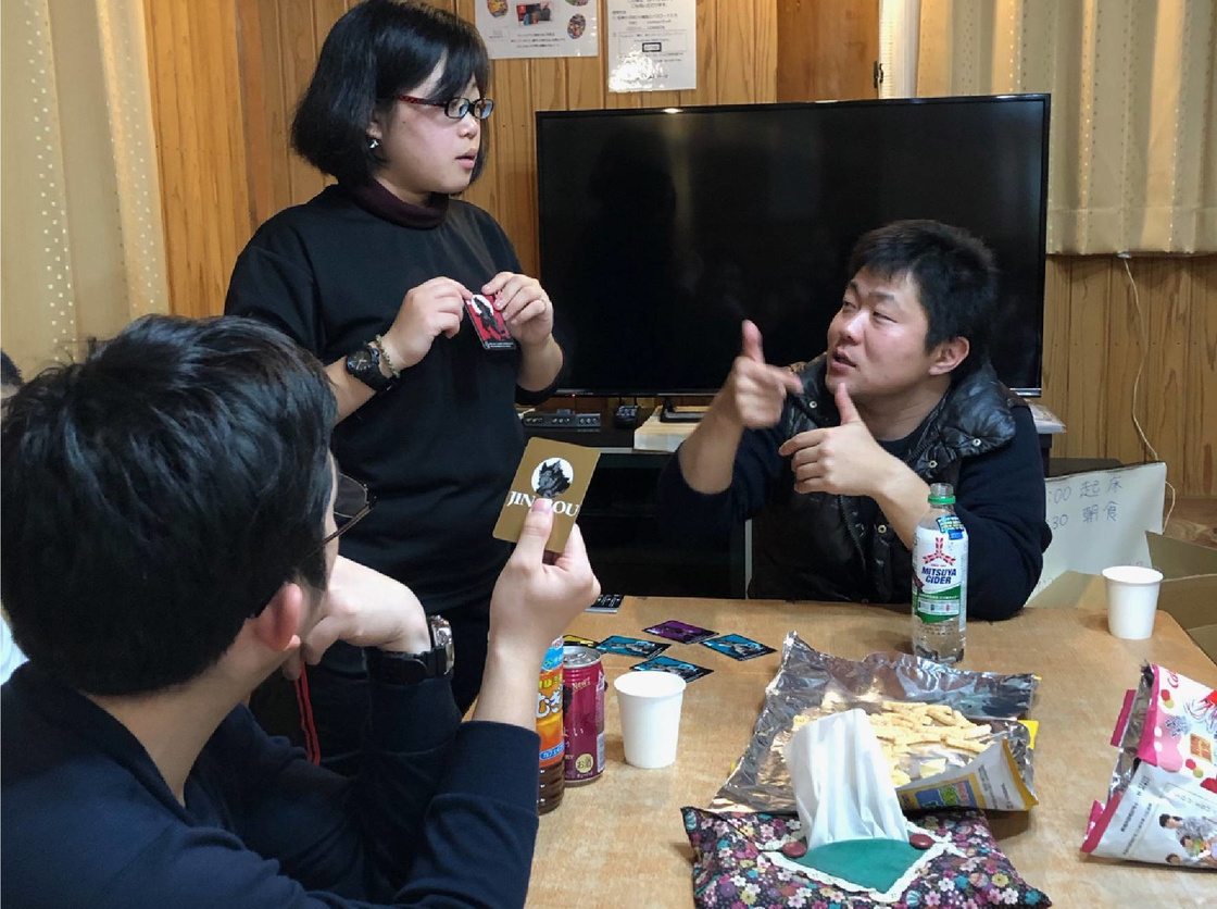 会議？真剣な眼差しで手話べり