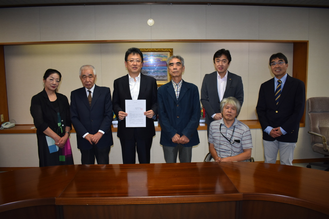大西一史熊本市長へ要望書を提出しました。