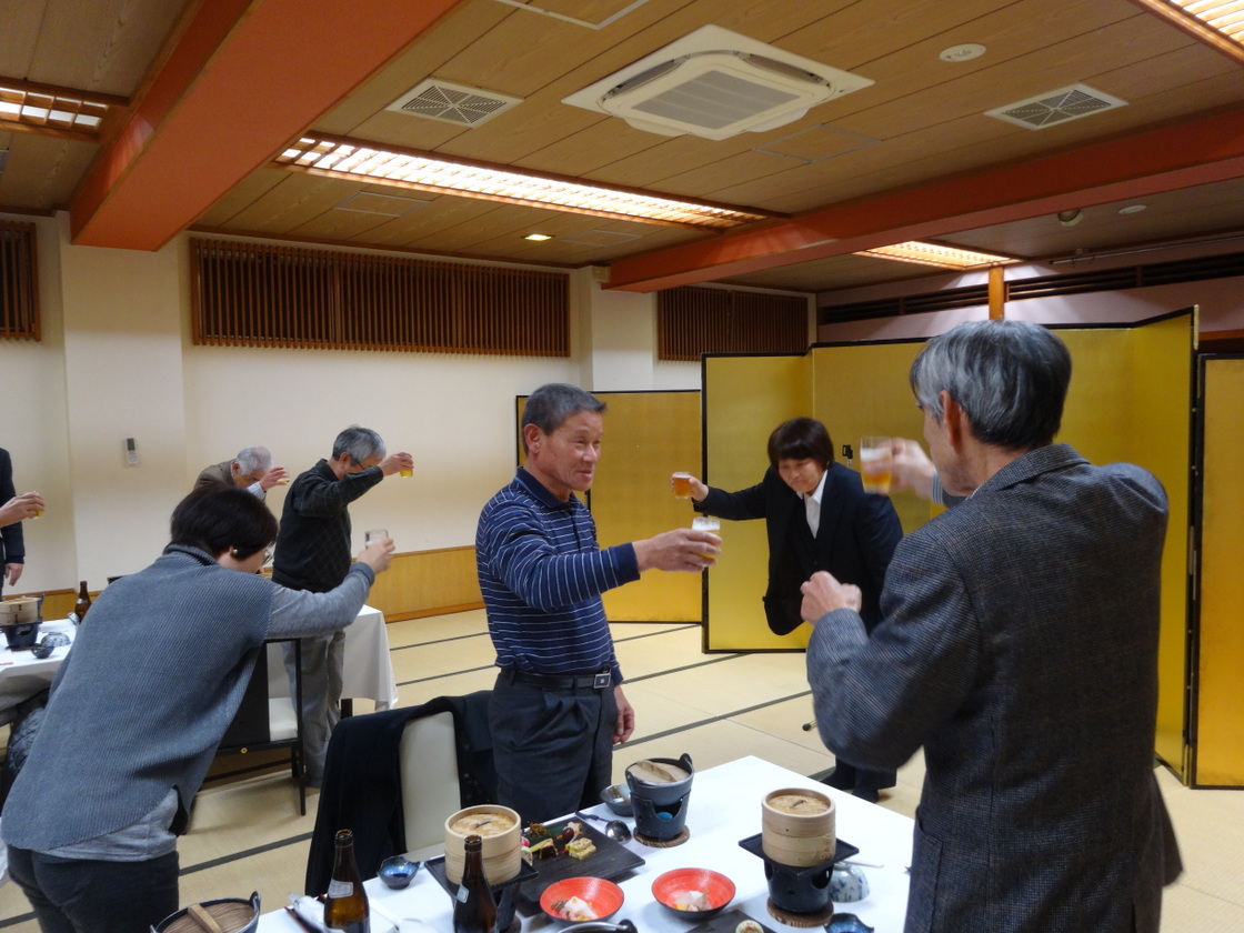 森保夫氏の乾杯音頭で開宴