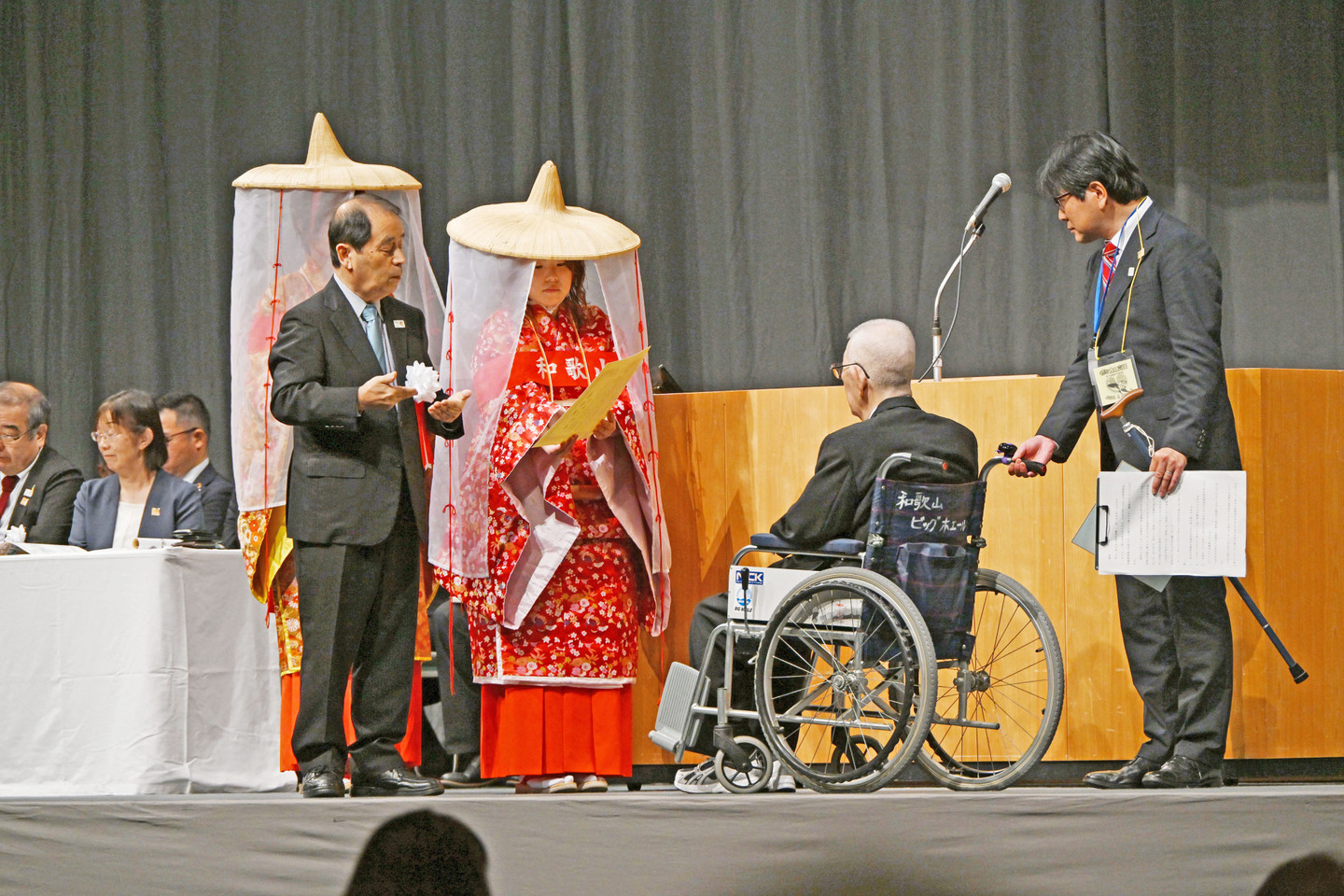 厚生文化賞を受賞する曽輪信明氏