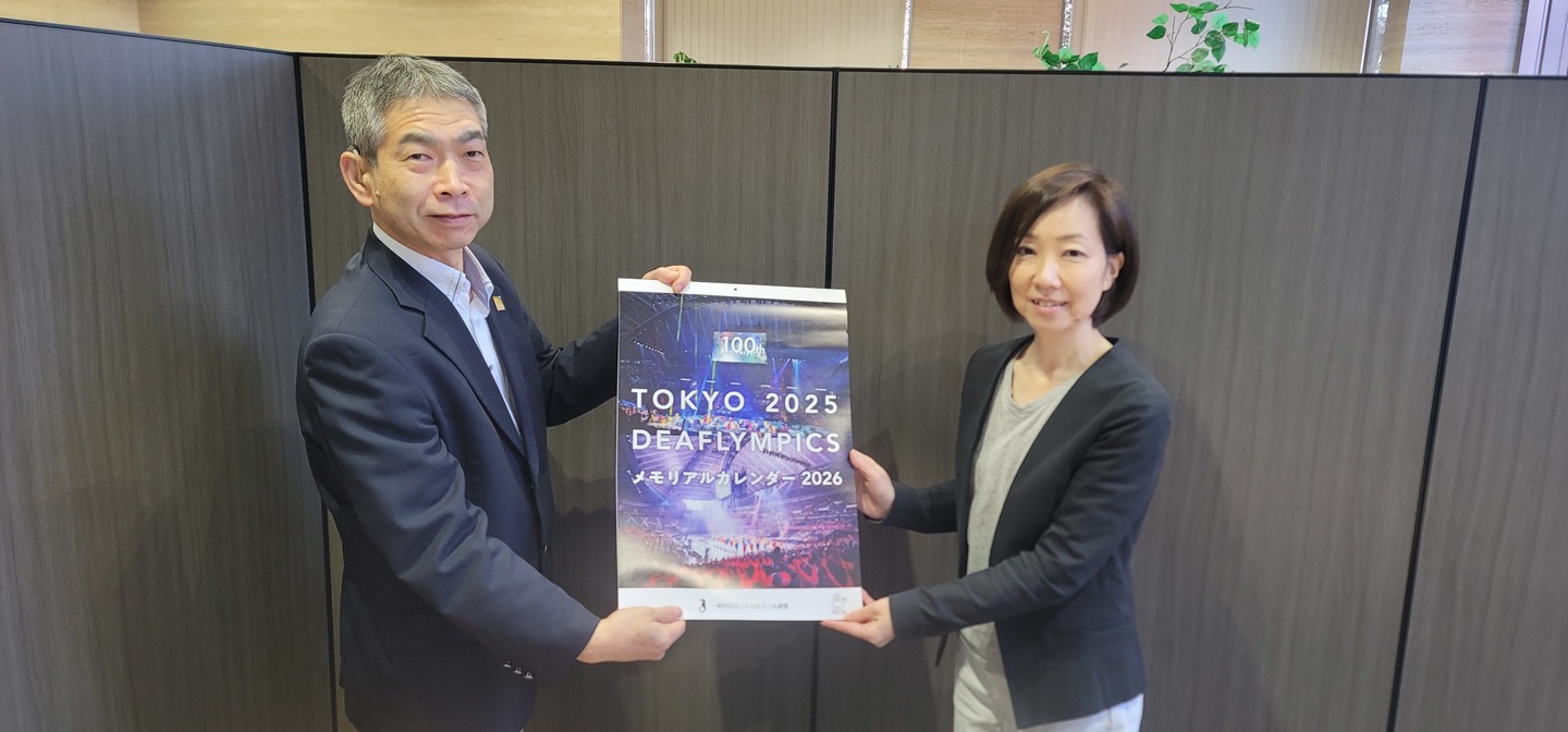 熊本日日新聞社へ御礼（編集局地域報道本部社会担当部次長 西山 美香氏）